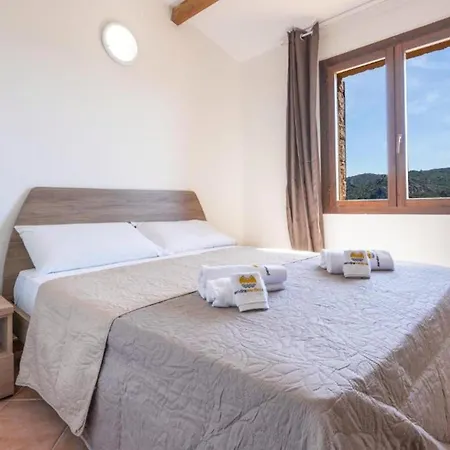 Aparthotel With Swimming-pool In